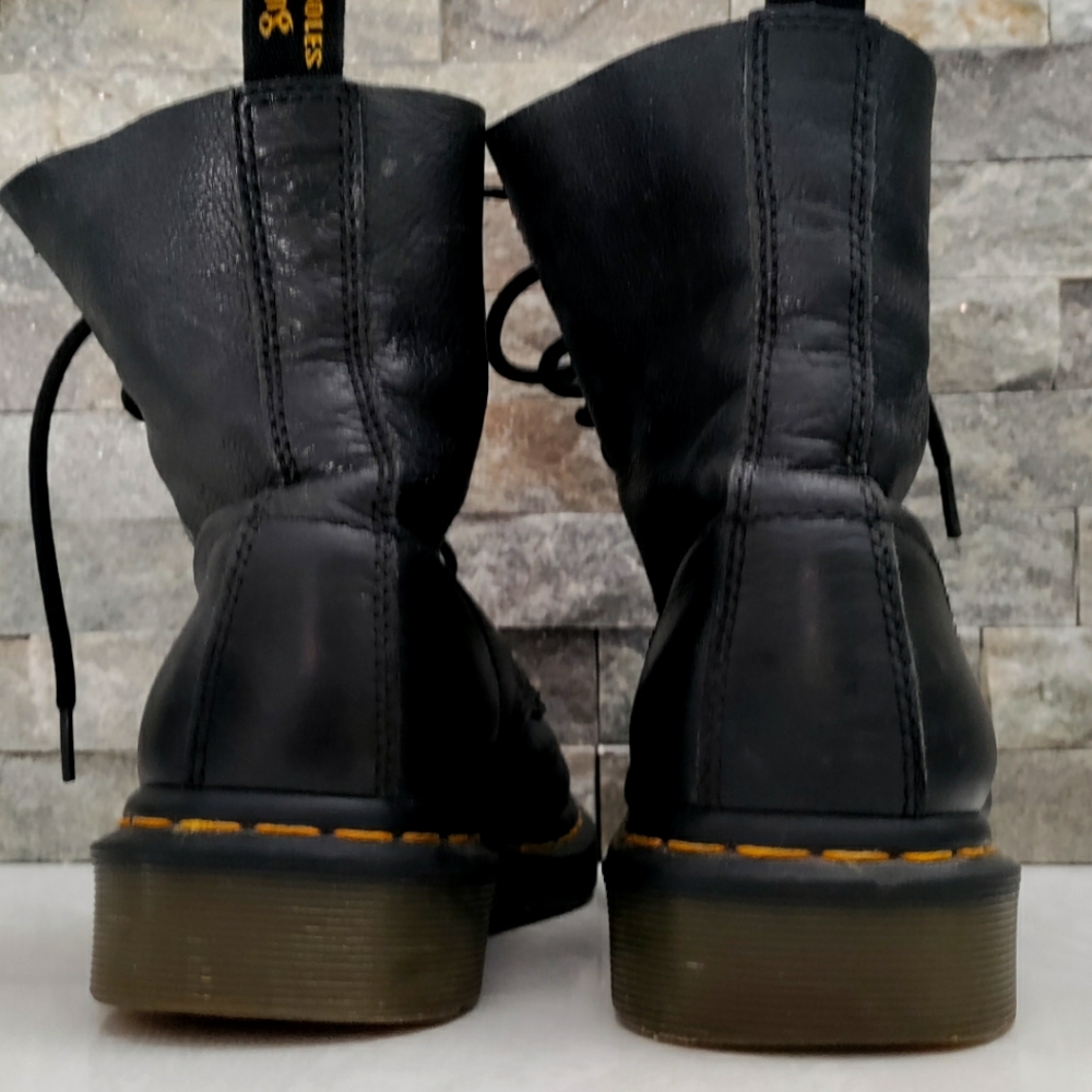 Doc Martens Air Wave Pascal Black Women's size 8 USA